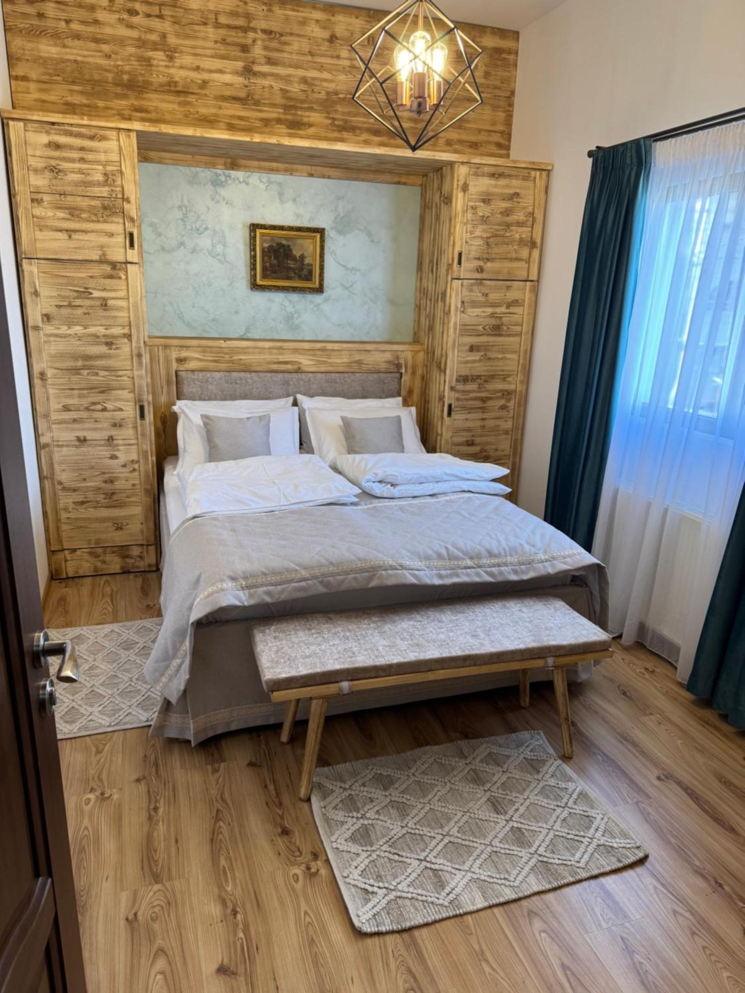 מלון La Coltul Castelului Bran Boutique מראה חיצוני תמונה